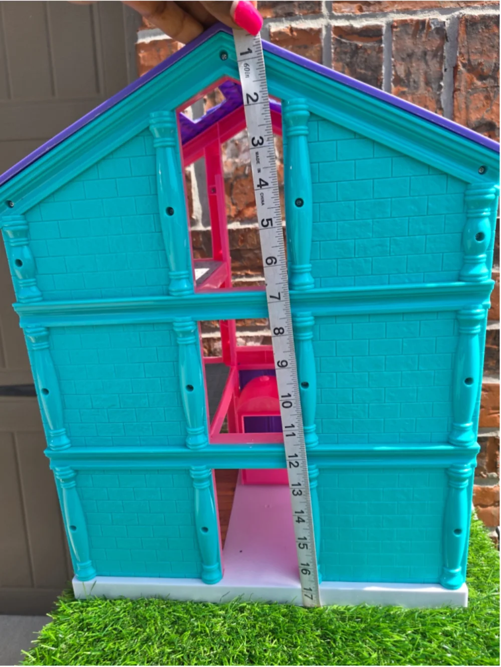 Kid Connection 3-Story Dollhouse Play Set.
